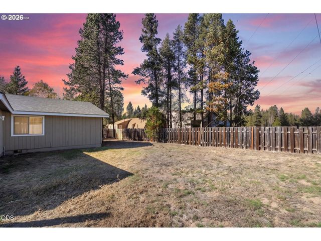 52300 GLENWOOD Dr, La Pine, OR 97739