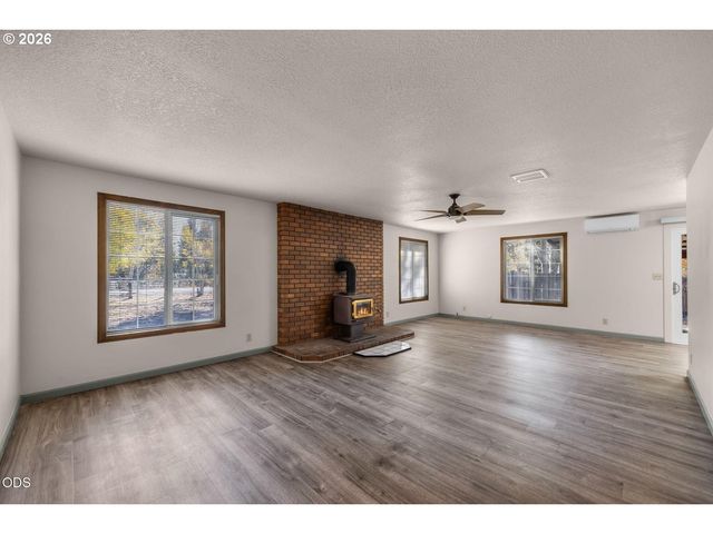 52300 GLENWOOD Dr, La Pine, OR 97739