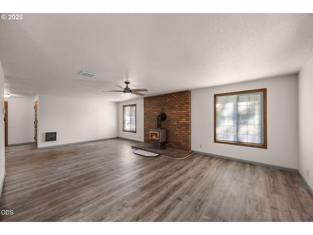 52300 GLENWOOD Dr, La Pine, OR 97739