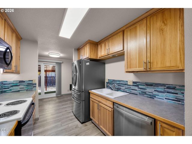 52300 GLENWOOD Dr, La Pine, OR 97739