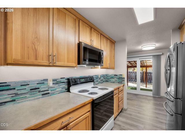 52300 GLENWOOD Dr, La Pine, OR 97739