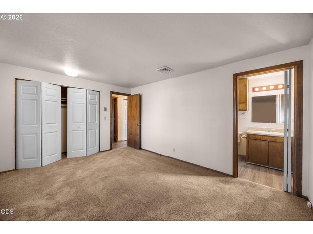 52300 GLENWOOD Dr, La Pine, OR 97739