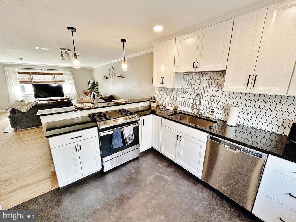 837 FOUNTAIN AVE, Lancaster, PA 17601