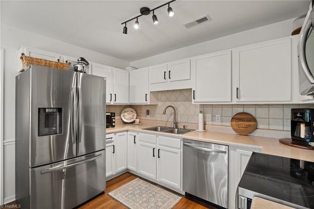2446 Somerset Place Drive, Winston-salem, NC 27103