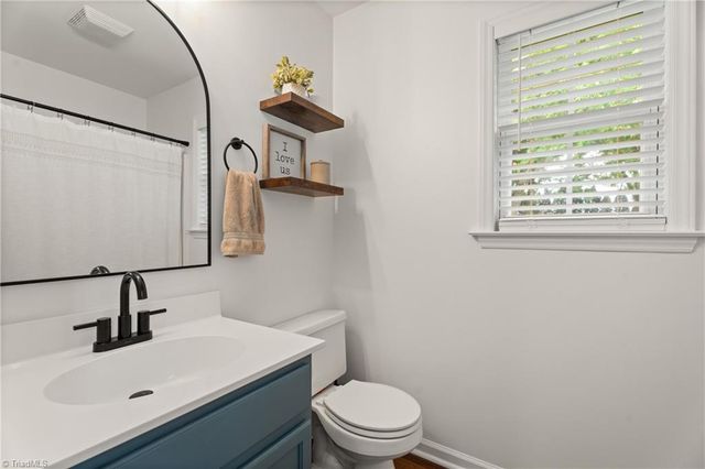 2446 Somerset Place Drive, Winston-salem, NC 27103
