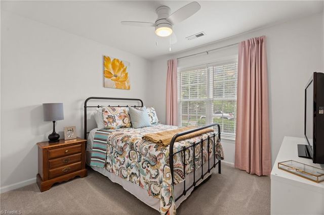 2446 Somerset Place Drive, Winston-salem, NC 27103