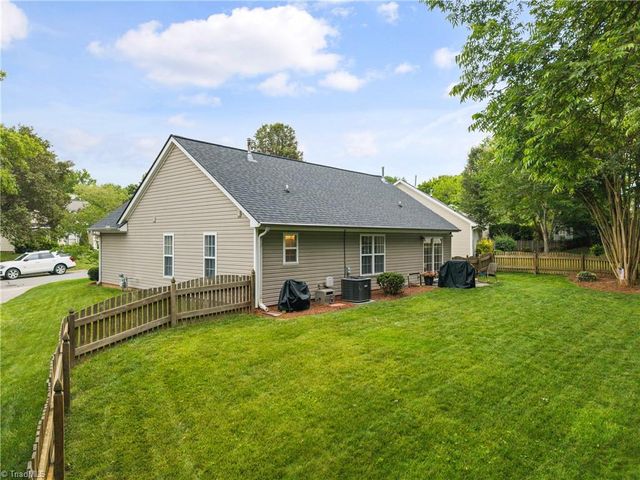 2446 Somerset Place Drive, Winston-salem, NC 27103
