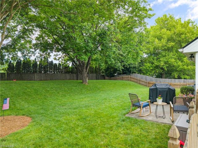 2446 Somerset Place Drive, Winston-salem, NC 27103