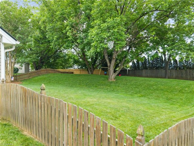 2446 Somerset Place Drive, Winston-salem, NC 27103