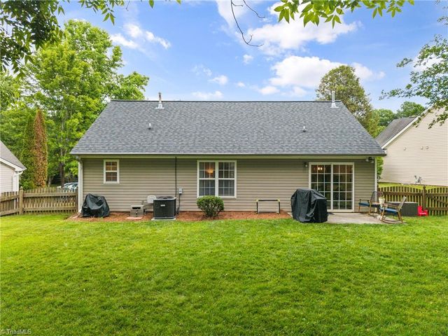 2446 Somerset Place Drive, Winston-salem, NC 27103