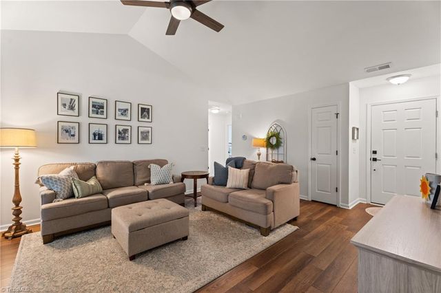 2446 Somerset Place Drive, Winston-salem, NC 27103