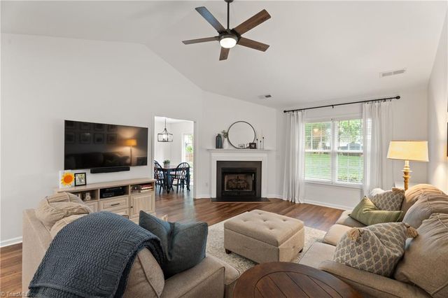 2446 Somerset Place Drive, Winston-salem, NC 27103