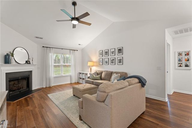 2446 Somerset Place Drive, Winston-salem, NC 27103