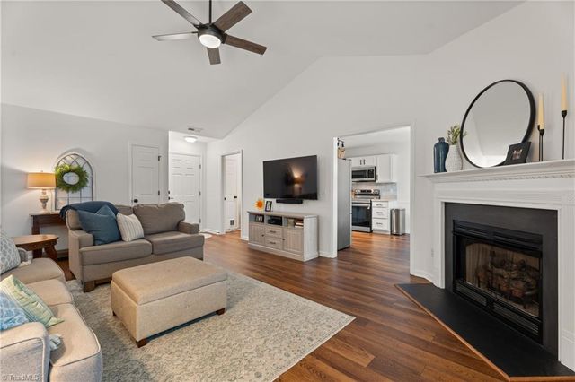2446 Somerset Place Drive, Winston-salem, NC 27103