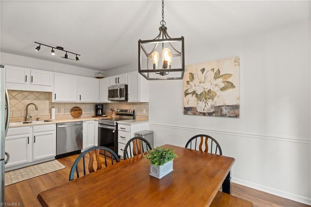 2446 Somerset Place Drive, Winston-salem, NC 27103