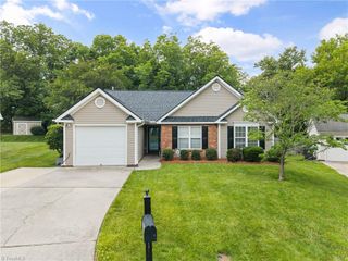 2446 Somerset Place Drive, Winston-salem, NC 27103