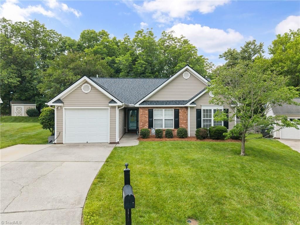 2446 Somerset Place Drive, Winston-salem, NC 27103