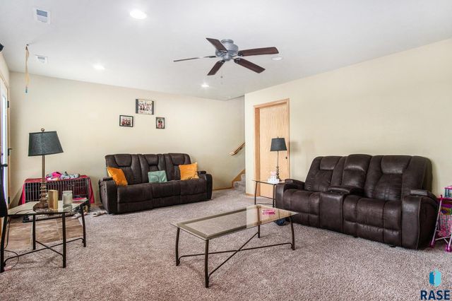 3503 W 93rd St Street, Sioux Falls, SD 57108