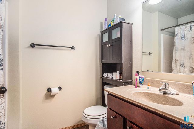 3503 W 93rd St Street, Sioux Falls, SD 57108