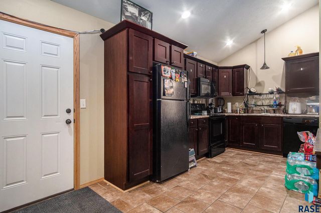 3503 W 93rd St Street, Sioux Falls, SD 57108