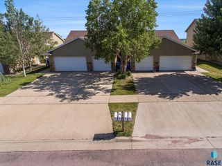3503 W 93rd St Street, Sioux Falls, SD 57108
