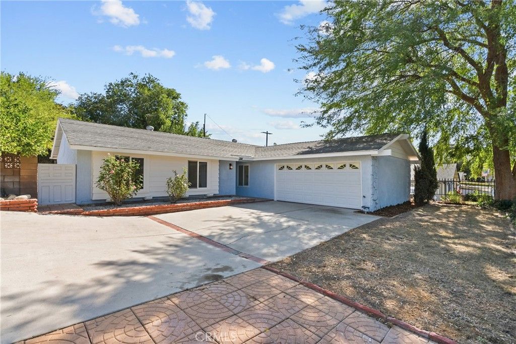24716 Fain, Newhall, CA 91321 — exterior