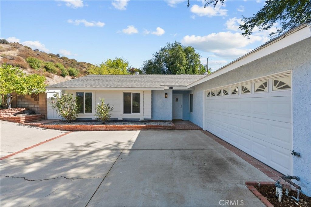 24716 Fain, Newhall, CA 91321 — photo 2