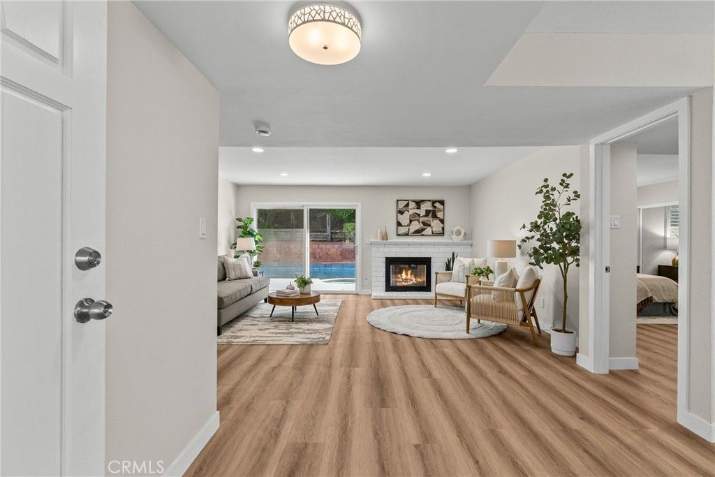 24716 Fain, Newhall, CA 91321 — photo 3