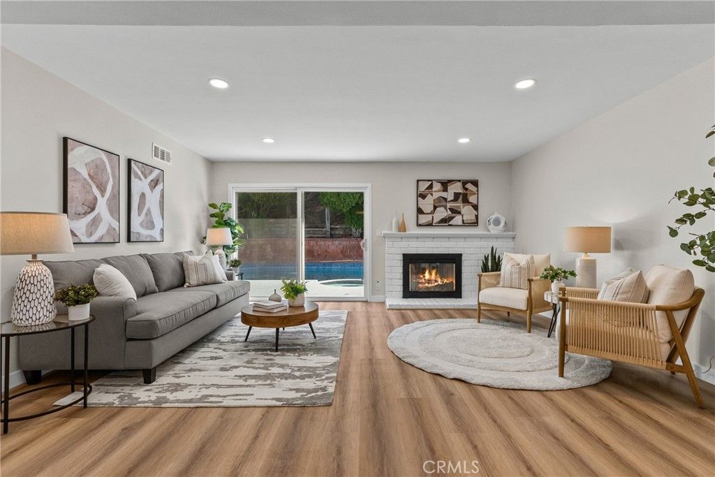 24716 Fain, Newhall, CA 91321 — photo 4
