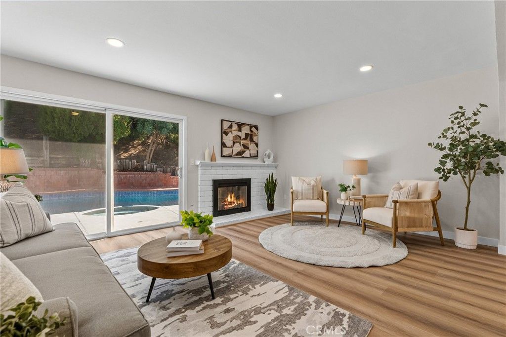 24716 Fain, Newhall, CA 91321 — photo 5