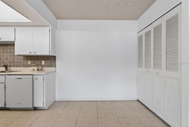 5800 HOLLYWOOD BOULEVARD 112, Sarasota, FL 34231