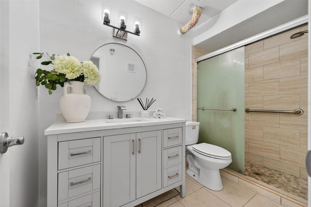 5800 HOLLYWOOD BOULEVARD 112, Sarasota, FL 34231