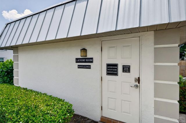 5800 HOLLYWOOD BOULEVARD 112, Sarasota, FL 34231
