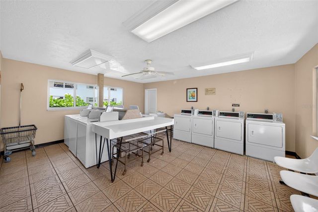 5800 HOLLYWOOD BOULEVARD 112, Sarasota, FL 34231