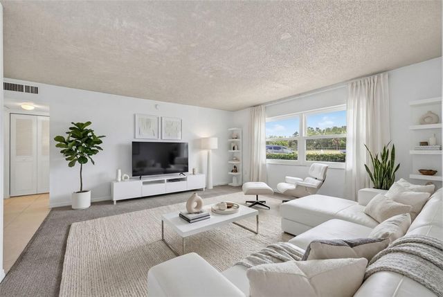 5800 HOLLYWOOD BOULEVARD 112, Sarasota, FL 34231