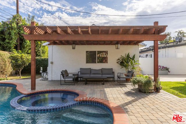 5044 Varna Avenue, Sherman Oaks, CA 91423