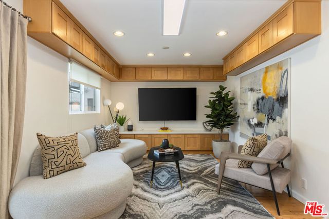 5044 Varna Avenue, Sherman Oaks, CA 91423