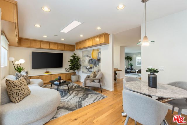 5044 Varna Avenue, Sherman Oaks, CA 91423