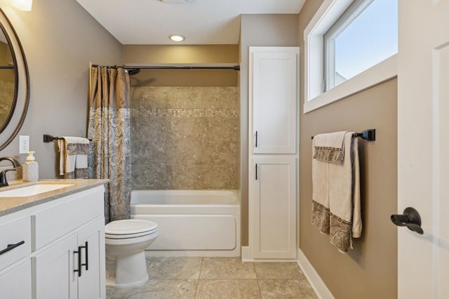 2009 Red Oak Lane, Lino Lakes, MN 55038