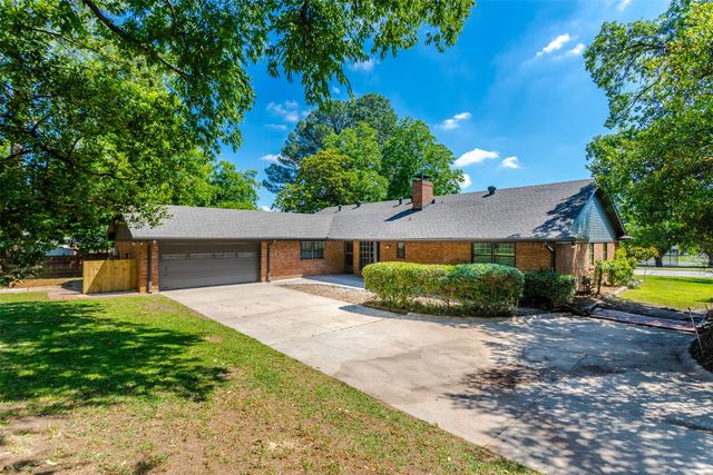 101 Hollyhill Lane, Denton, TX 76205