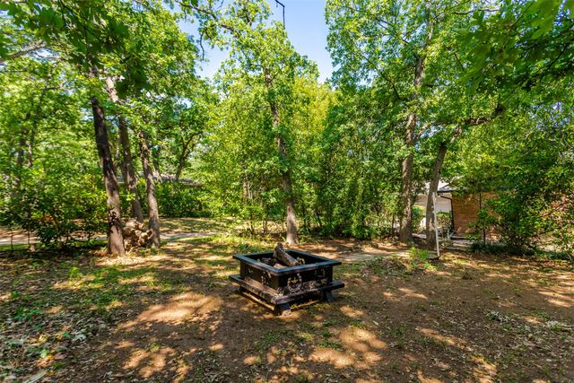 101 Hollyhill Lane, Denton, TX 76205