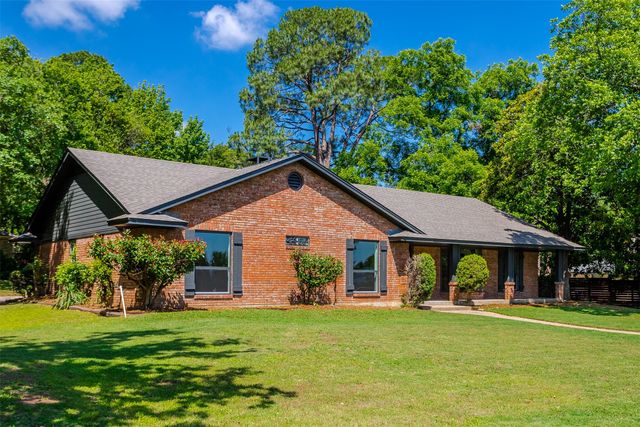 101 Hollyhill Lane, Denton, TX 76205