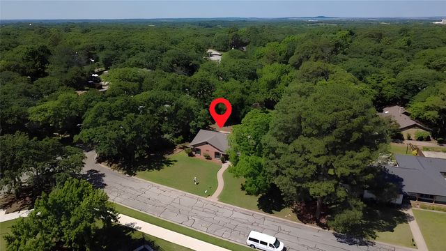 101 Hollyhill Lane, Denton, TX 76205