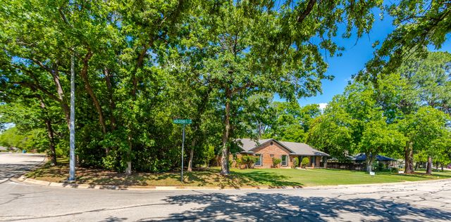 101 Hollyhill Lane, Denton, TX 76205