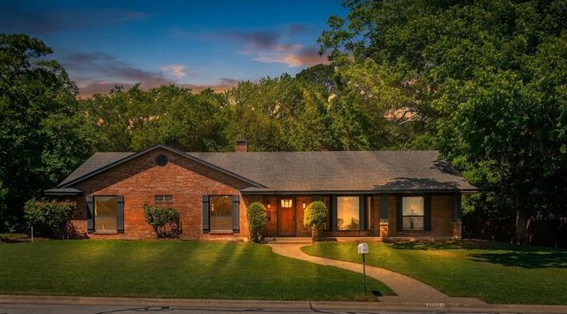 101 Hollyhill Lane, Denton, TX 76205
