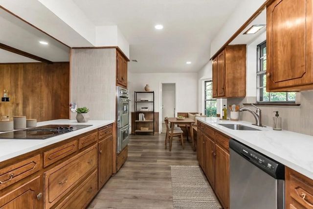 101 Hollyhill Lane, Denton, TX 76205