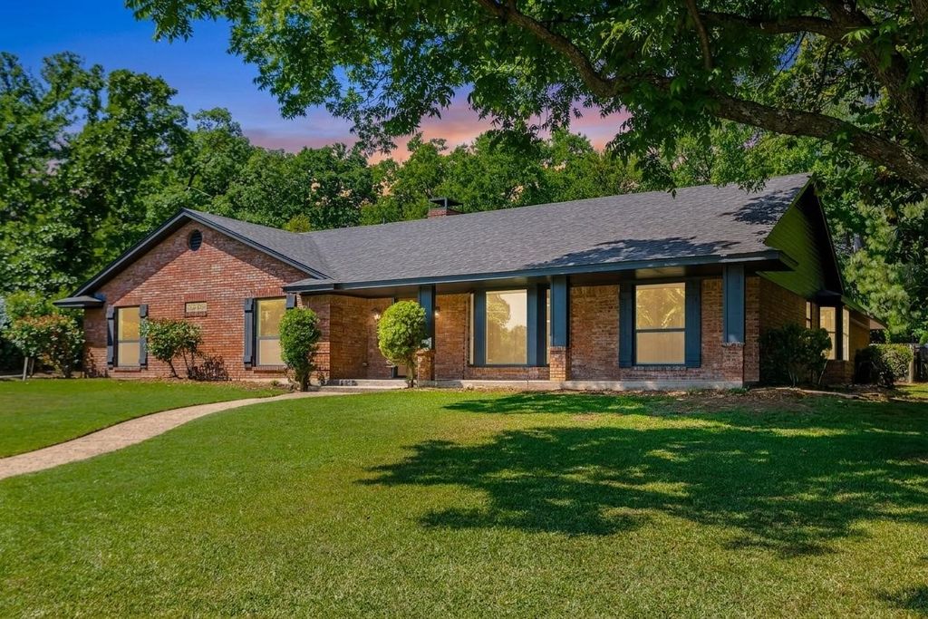 101 Hollyhill Lane, Denton, TX 76205