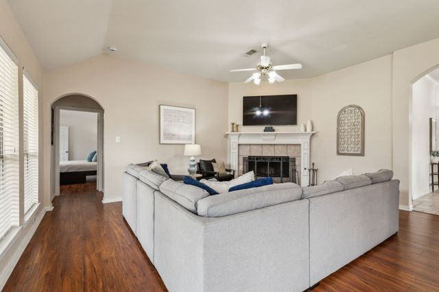 301 Cedar Circle, Shady Shores, TX 76208