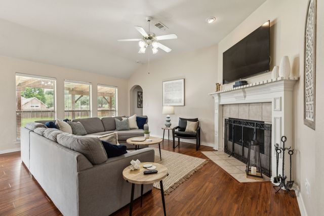 301 Cedar Circle, Shady Shores, TX 76208