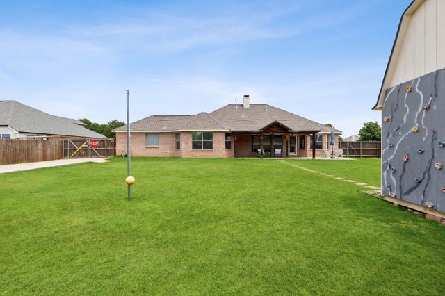 301 Cedar Circle, Shady Shores, TX 76208